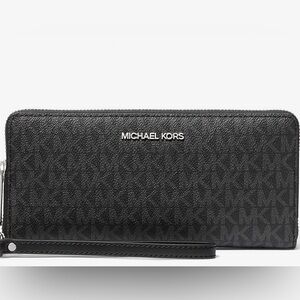 Brand New Michael Kors Logo Large Continental Wallet. Great for gift giving!!!